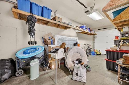 420 Hardie Road, Kelowna, BC - Indoor Photo Showing Garage
