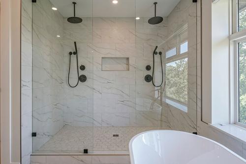 13980 Ponderosa Way, Coldstream, BC - Indoor Photo Showing Bathroom
