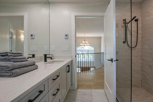 13980 Ponderosa Way, Coldstream, BC - Indoor Photo Showing Bathroom