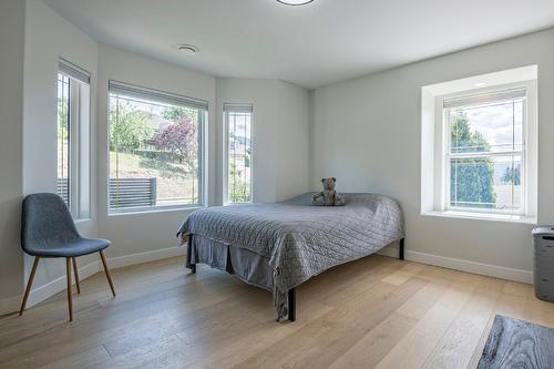 13980 Ponderosa Way, Coldstream, BC - Indoor Photo Showing Bedroom