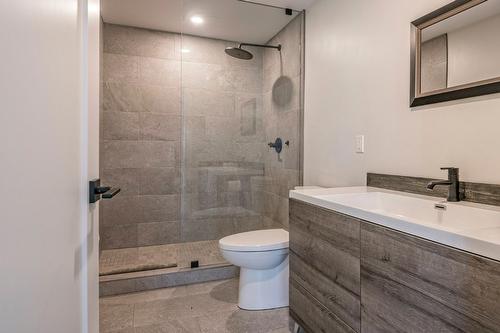 13980 Ponderosa Way, Coldstream, BC - Indoor Photo Showing Bathroom