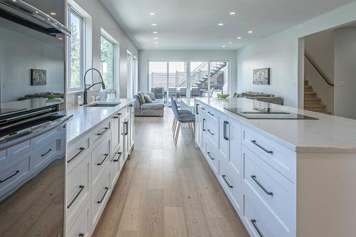 13980 Ponderosa Way, Coldstream, BC - Indoor Photo Showing Kitchen With Upgraded Kitchen