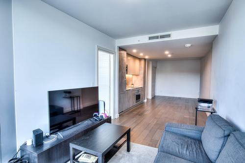 Salon - 2603-1400 Boul. René-Lévesque O., Montréal (Ville-Marie), QC - Indoor