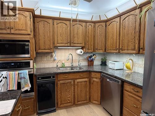 8 275 Alpine Crescent, Swift Current, SK - Indoor Photo Showing Kitchen With Double Sink