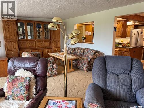 8 275 Alpine Crescent, Swift Current, SK - Indoor Photo Showing Living Room