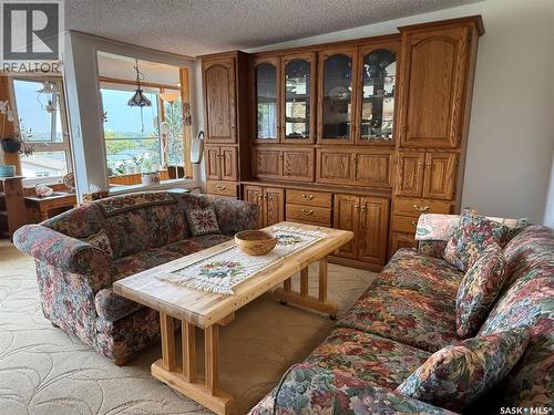8 275 Alpine Crescent, Swift Current, SK - Indoor Photo Showing Living Room