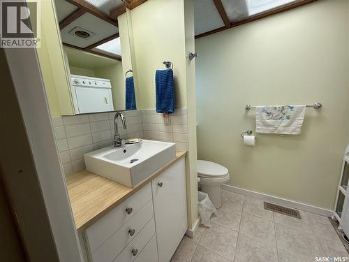 8 275 Alpine Crescent, Swift Current, SK - Indoor Photo Showing Bathroom