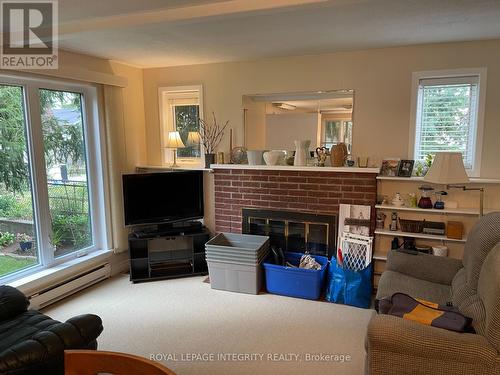 465 Guy Street, Ottawa, ON - Indoor Photo Showing Living Room