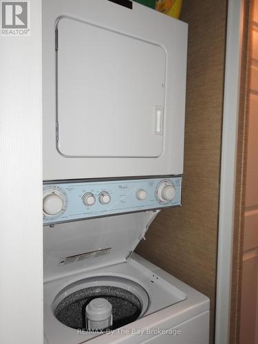 5 Nipagon Circle, Wasaga Beach, ON - Indoor Photo Showing Laundry Room