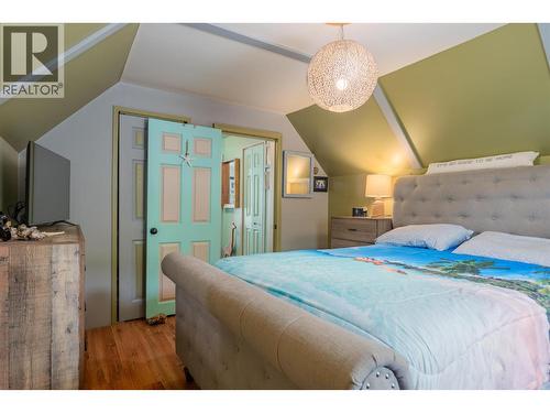 936 Thackeray Street, Warfield, BC - Indoor Photo Showing Bedroom