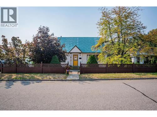 936 Thackeray Street, Warfield, BC - Outdoor