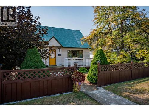 936 Thackeray Street, Warfield, BC - Outdoor With Deck Patio Veranda