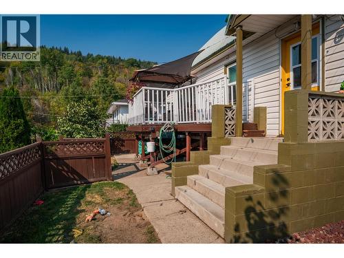936 Thackeray Street, Warfield, BC - Outdoor With Deck Patio Veranda
