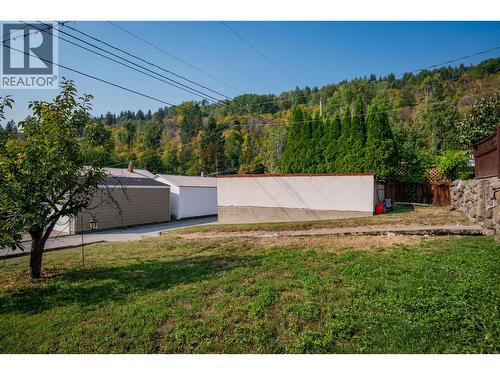 936 Thackeray Street, Warfield, BC - Outdoor