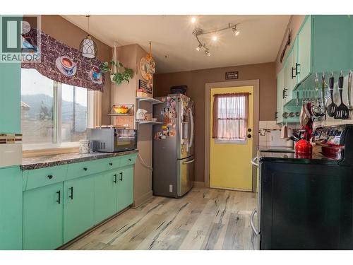 936 Thackeray Street, Warfield, BC - Indoor