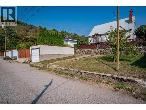 936 Thackeray Street, Warfield, BC - Outdoor