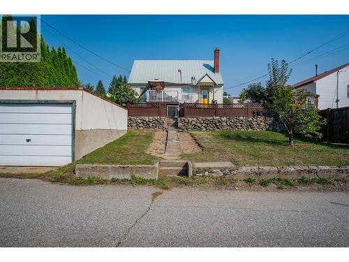 936 Thackeray Street, Warfield, BC - Outdoor With Deck Patio Veranda