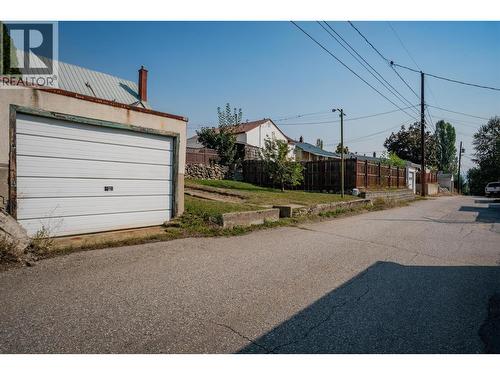 936 Thackeray Street, Warfield, BC - Outdoor