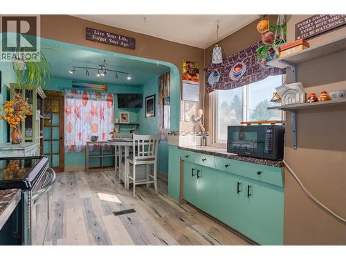 936 Thackeray Street, Warfield, BC - Indoor