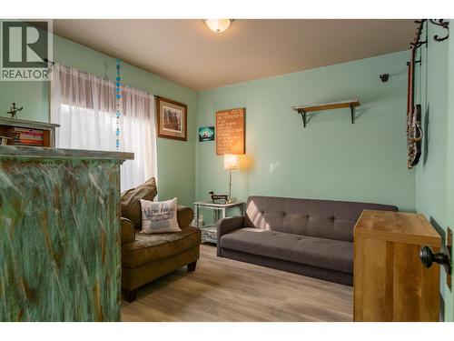 936 Thackeray Street, Warfield, BC - Indoor