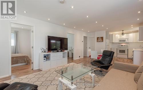 2137 Shore Lane, Wasaga Beach, ON - Indoor Photo Showing Other Room