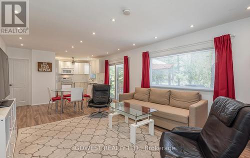 2137 Shore Lane, Wasaga Beach, ON - Indoor Photo Showing Living Room