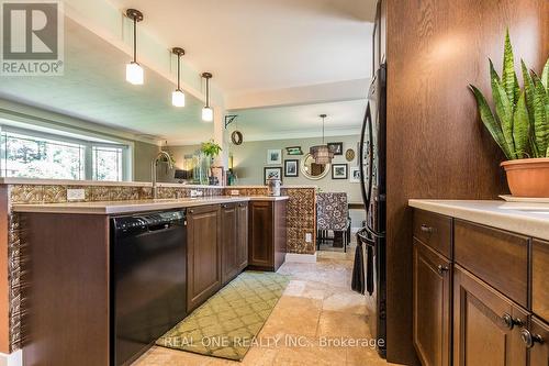 5222 Bromley Road, Burlington, ON - Indoor Photo Showing Kitchen
