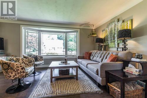 5222 Bromley Road, Burlington, ON - Indoor Photo Showing Living Room
