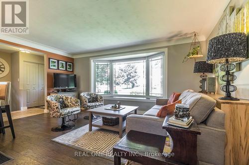 5222 Bromley Road, Burlington, ON - Indoor Photo Showing Living Room