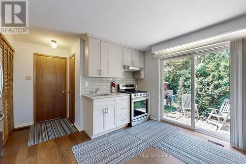 Unit B - 252 Elgin Mills Road W, Richmond Hill, ON - Indoor Photo Showing Kitchen