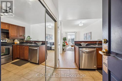 413 - 4200 Bathurst Street, Toronto, ON - Indoor Photo Showing Kitchen With Stainless Steel Kitchen