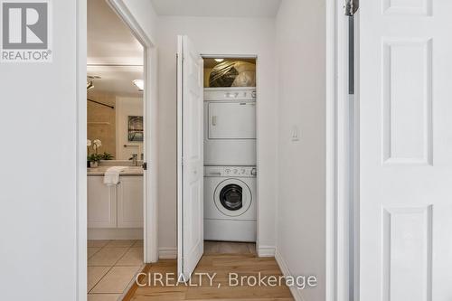 413 - 4200 Bathurst Street, Toronto, ON - Indoor Photo Showing Laundry Room