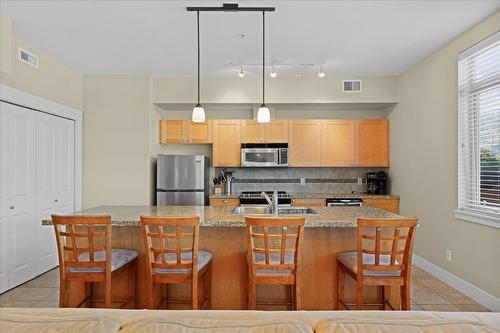 301-4205 Gellatly Road, West Kelowna, BC - Indoor Photo Showing Kitchen