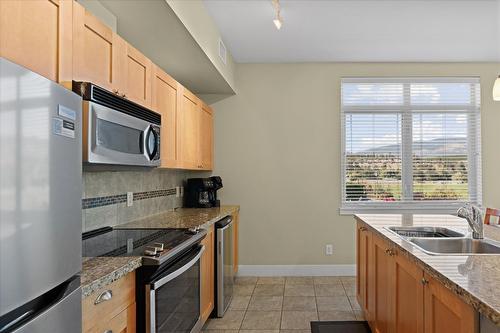 301-4205 Gellatly Road, West Kelowna, BC - Indoor Photo Showing Kitchen With Double Sink