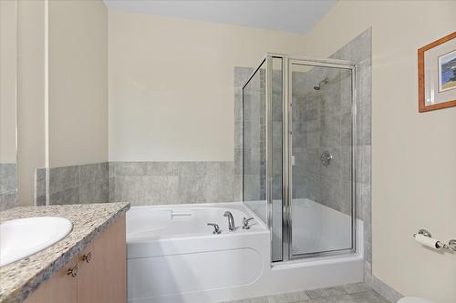301-4205 Gellatly Road, West Kelowna, BC - Indoor Photo Showing Bathroom