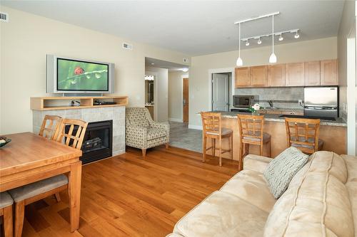 301-4205 Gellatly Road, West Kelowna, BC - Indoor Photo Showing Living Room With Fireplace