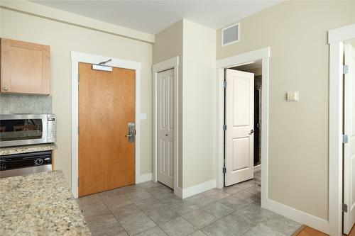 301-4205 Gellatly Road, West Kelowna, BC - Indoor