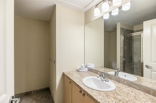 301-4205 Gellatly Road, West Kelowna, BC - Indoor Photo Showing Bathroom