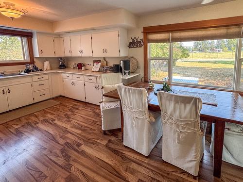 1405 12Th Avenue, Cranbrook, BC - Indoor Photo Showing Kitchen
