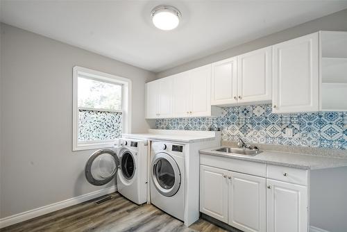 1180 Ray Road, Kelowna, BC - Indoor Photo Showing Laundry Room