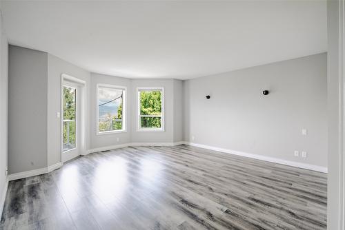 1180 Ray Road, Kelowna, BC - Indoor