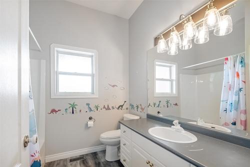 1180 Ray Road, Kelowna, BC - Indoor Photo Showing Bathroom