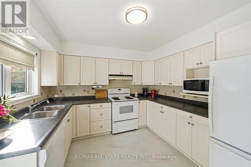 Upper Level - 2999 Lakeside Drive, Severn, ON - Indoor Photo Showing Kitchen With Double Sink