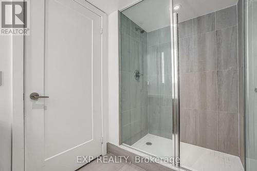 2235 - 5 Mabelle Avenue, Toronto, ON - Indoor Photo Showing Bathroom