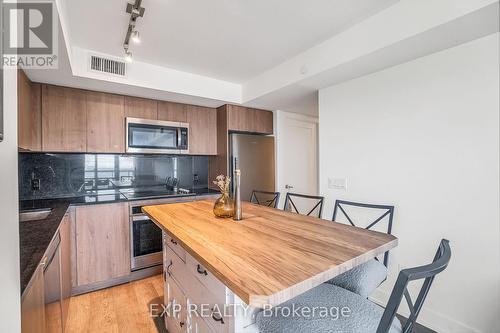 2235 - 5 Mabelle Avenue, Toronto, ON - Indoor Photo Showing Kitchen