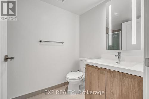 2235 - 5 Mabelle Avenue, Toronto, ON - Indoor Photo Showing Bathroom