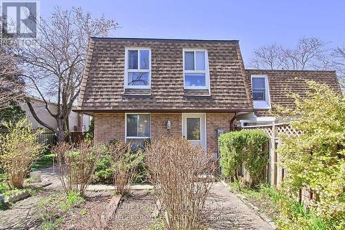 5 PENWICK CRESCENT  Richmond Hill, ON L4C 5B3