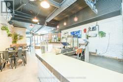 566 QUEEN STREET W  Toronto, ON M5V 2B5