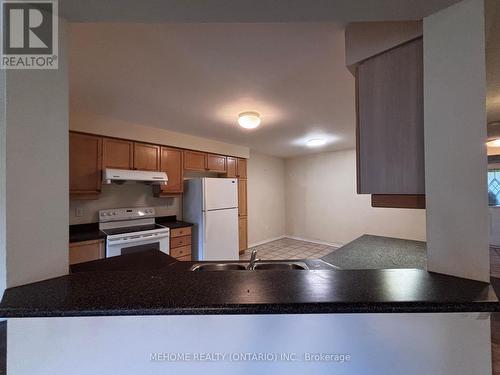 5289 Bushelgrove Circle, Mississauga, ON - Indoor Photo Showing Kitchen
