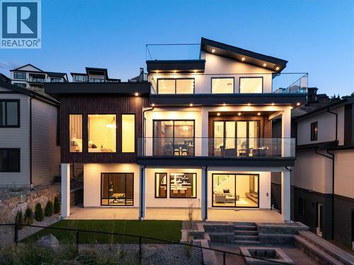 1016 Emslie Street, Kelowna, BC - Outdoor